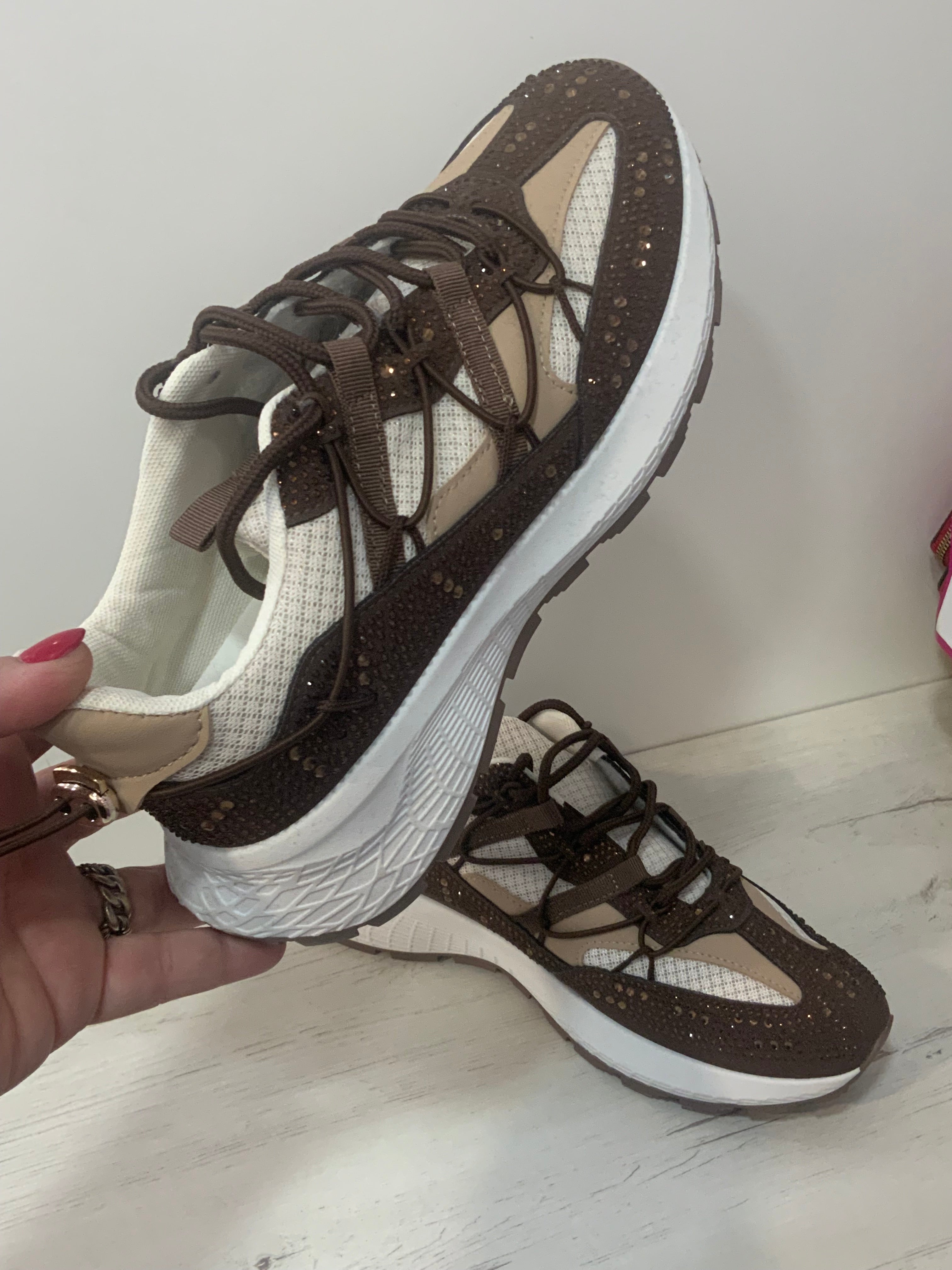 Deportivas brillo marrón