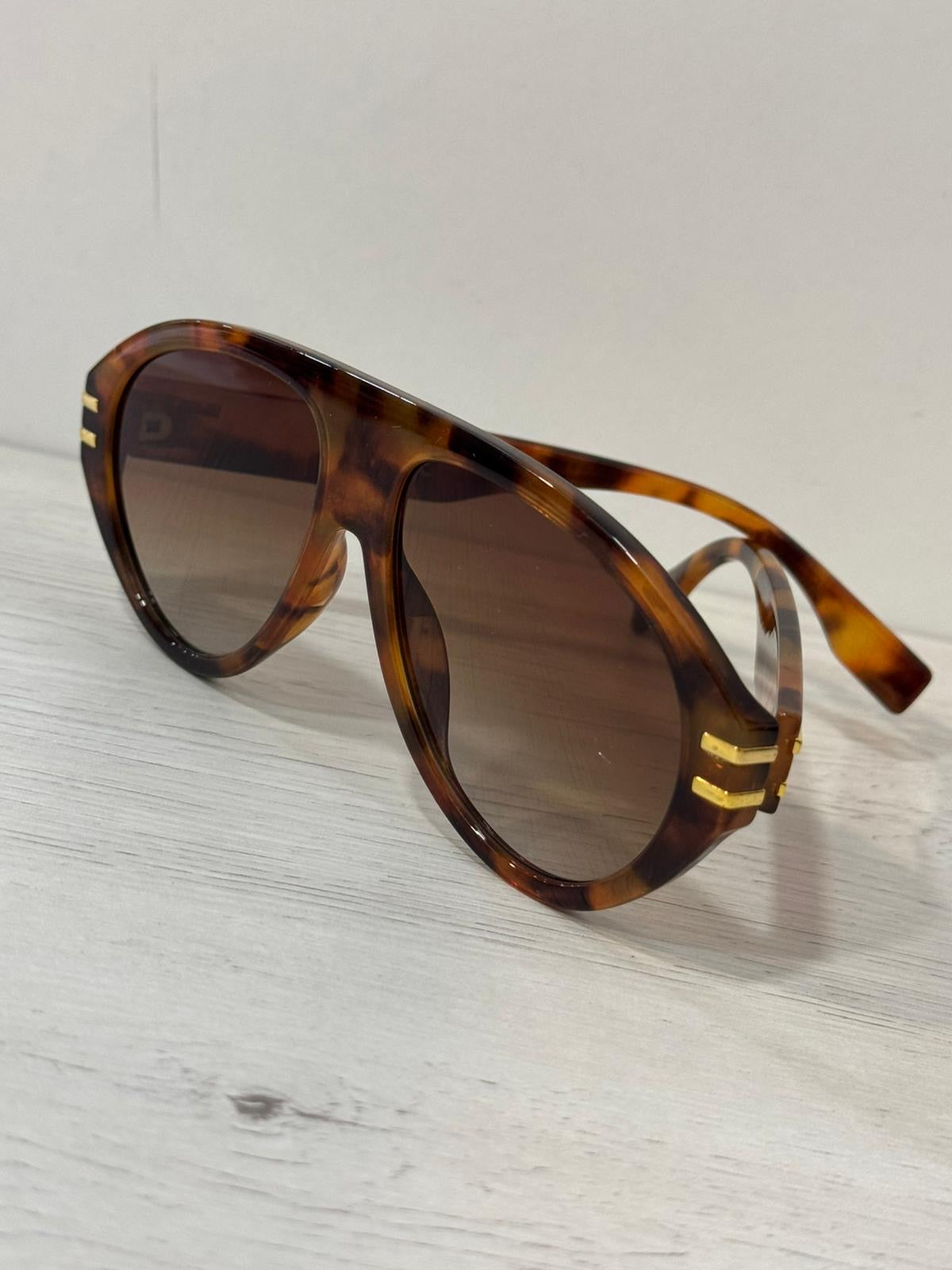 Gafas DARIAA marrones.