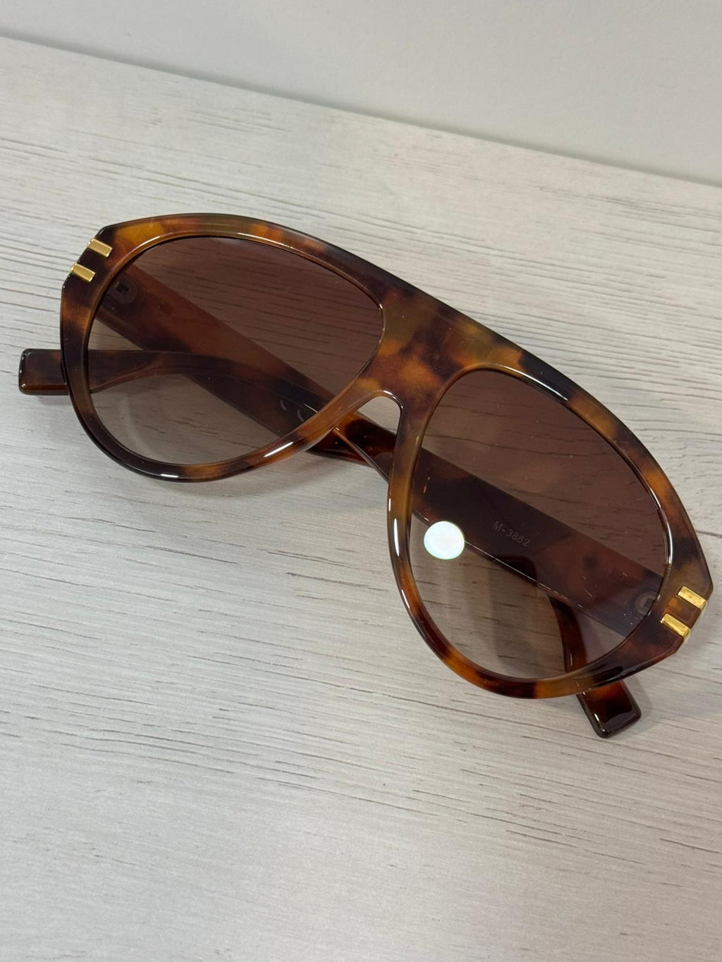 Gafas DARIAA marrones.