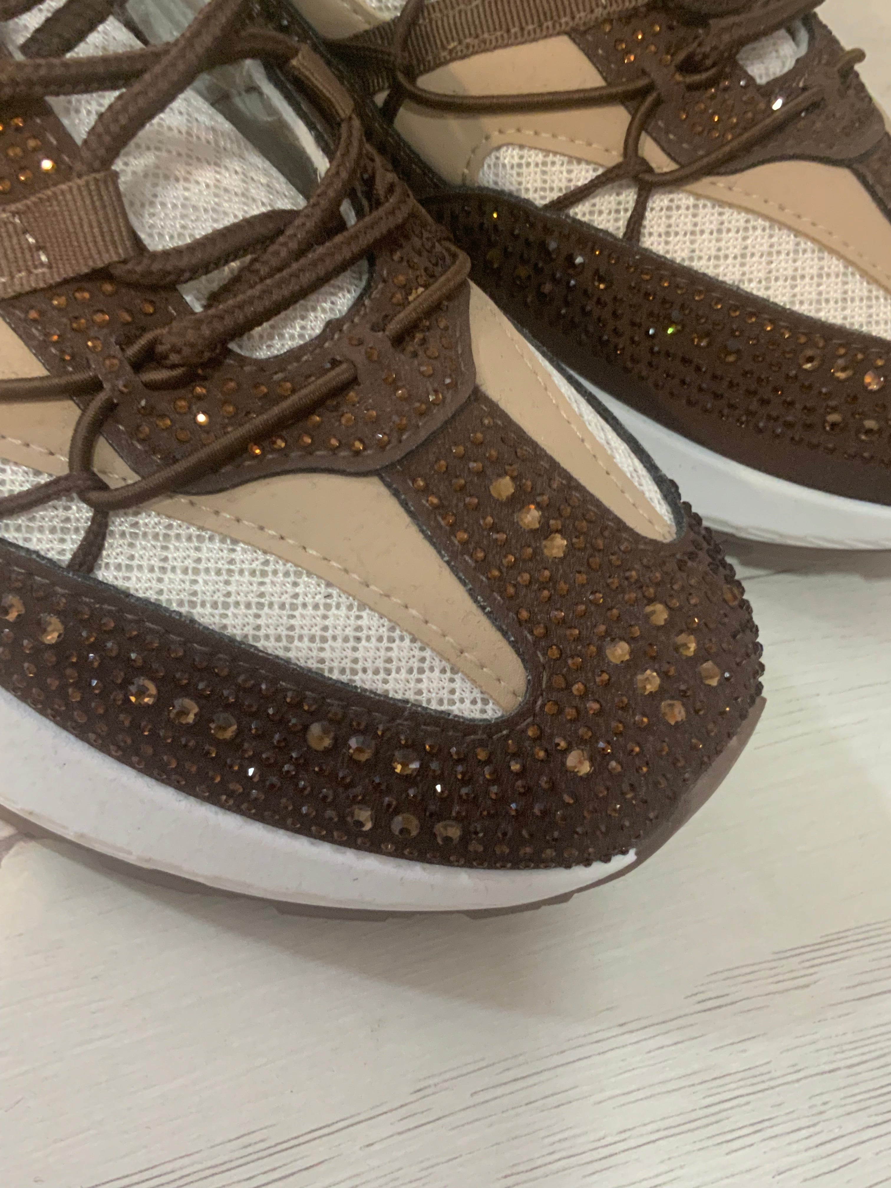 Deportivas brillo marrón
