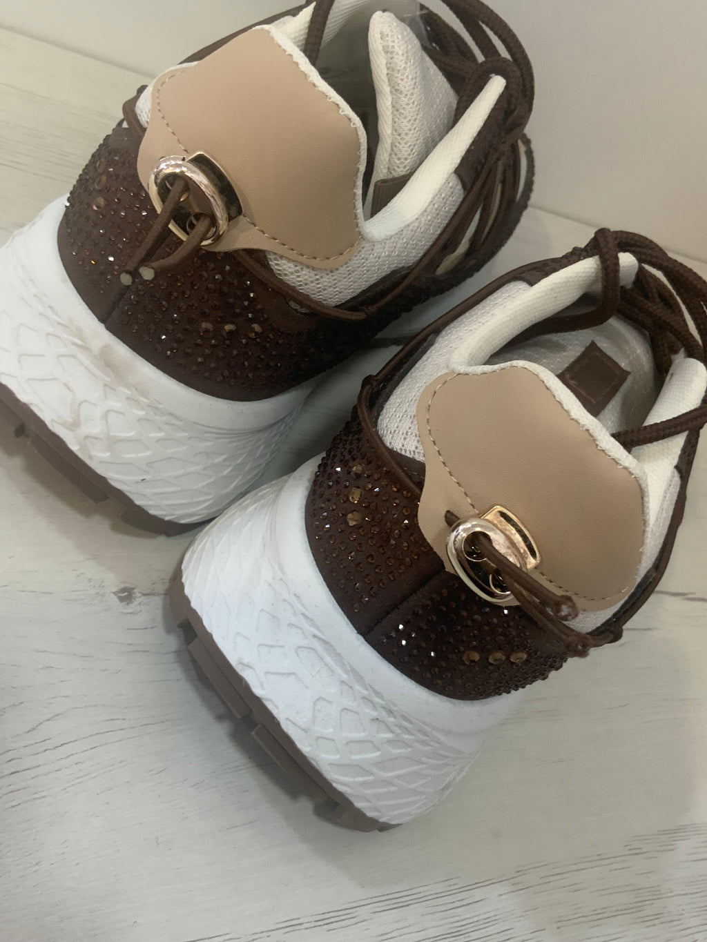 Deportivas brillo marrón