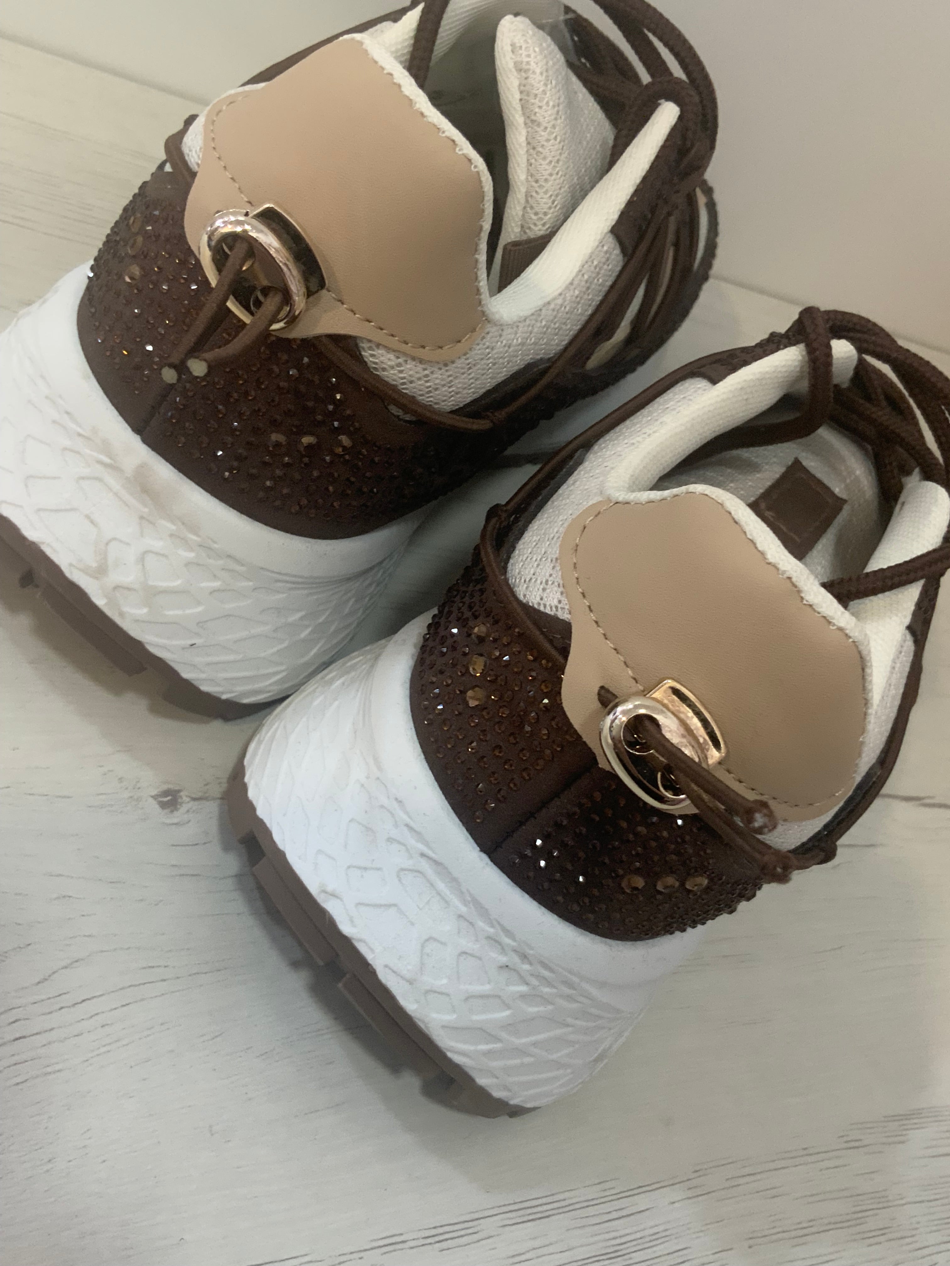 Deportivas brillo marrón